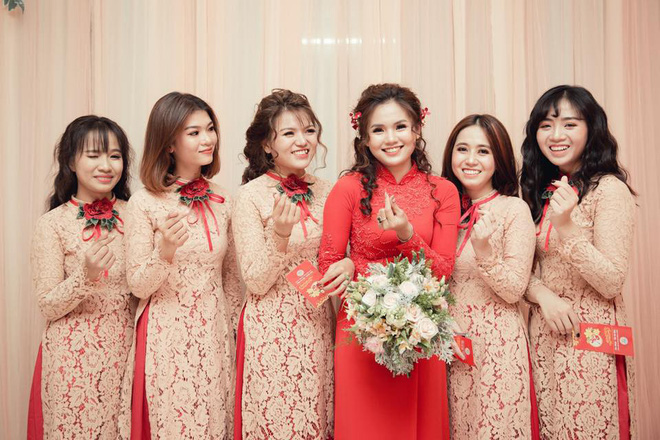 Nổi tiếng vì clip bố gạt nước mắt tiễn con về nhà chồng, cô gái Sài Gòn tiết lộ chuyện hậu trường cảm động Nổi tiếng vì clip bố gạt nước mắt tiễn con về nhà chồng, cô gái Sài Gòn tiết lộ chuyện hậu trường cảm động